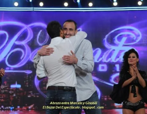 Abrazo entre Marcelo y Ginobili.JPG