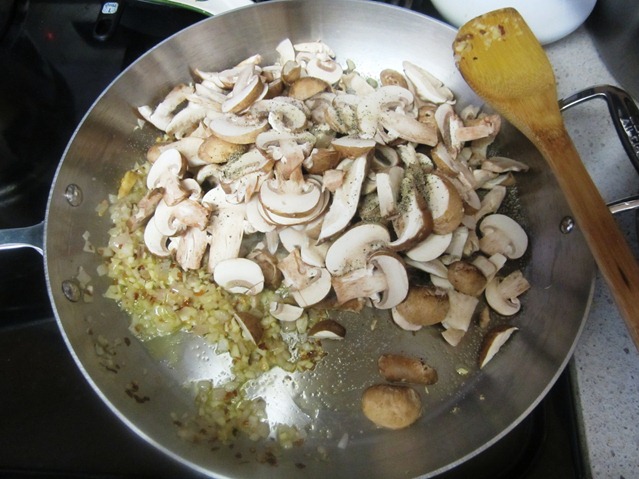 [creamy%2520mushroom%2520pasta%2520210%255B2%255D.jpg]