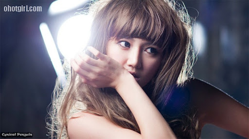 Han Ga Eun - White Strapless Mini Dress