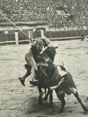 1913-04-25 (p. 28 PyP) Madrid Toro Coronela (5 caballos)
