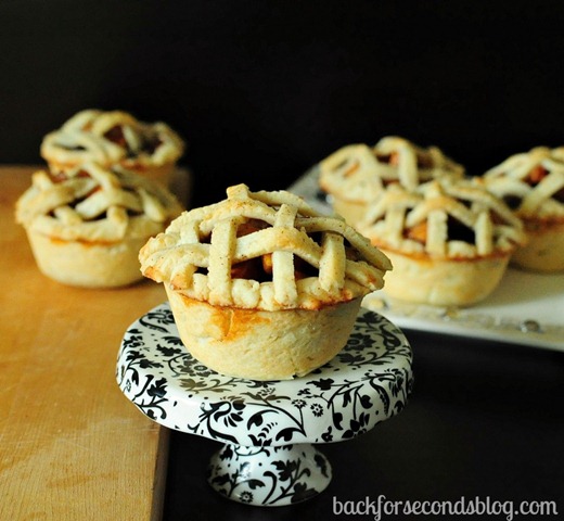 miniature apple pies