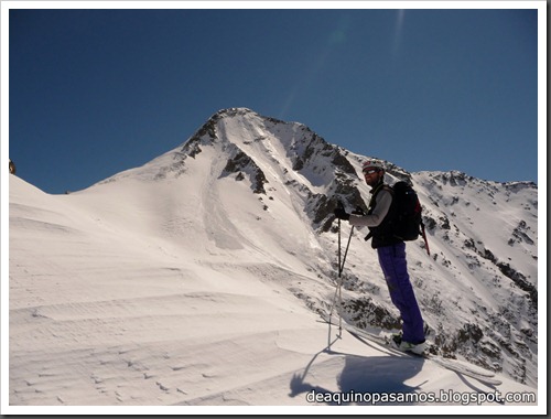 Arista NO y Descenso Cara Oeste con esquís (Pico de Arriel 2822m, Arremoulit, Pirineos) (Omar) 0761