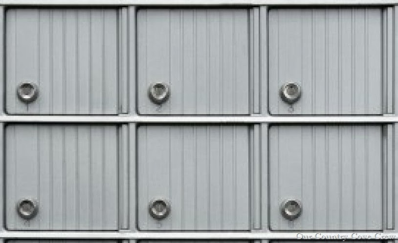 [924958-rows-of-metallic-mailboxes-wi.jpg]