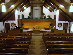 c0 This is the inside of a typical Baptist church.