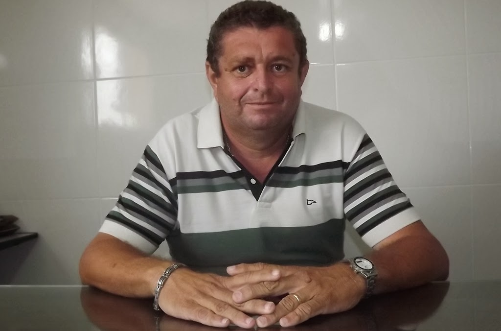 [ANT%25C3%2594NIO%2520CARLOS%2520DESENVOLVE%2520UM%2520TRABALHO%2520SOCIAL%2520ABRANGENTE%2520E%2520ELOGIADO%2520PELA%2520POPULA%25C3%2587%25C3%2583O%255B4%255D.jpg]