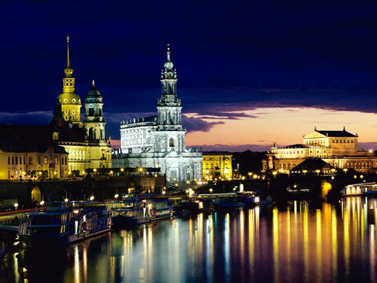 River_Elbe,_Dresden,_Saxony,_Germany River_Elbe,_Dresden,_Saxony,_Germany