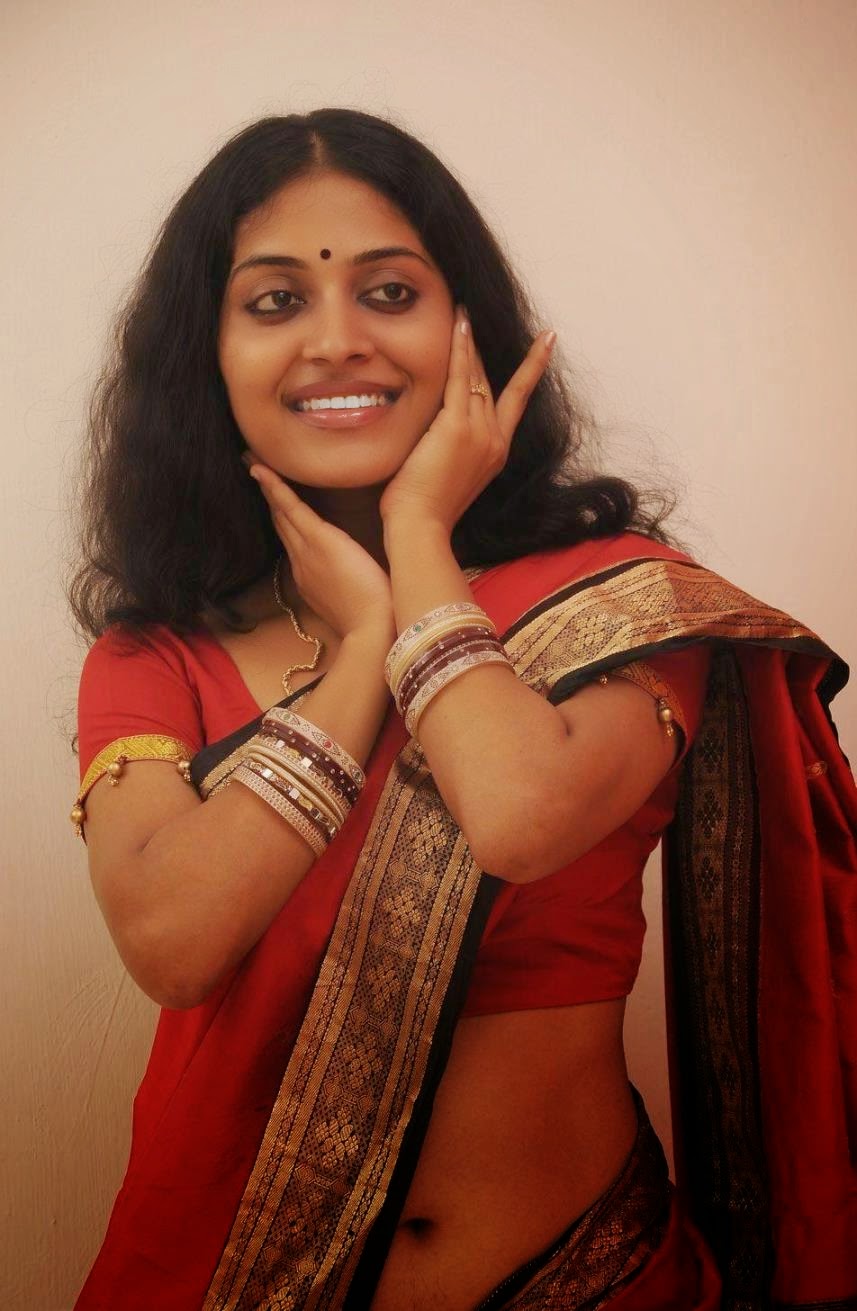 Web World Kavitha Nair Sexy Sari Stills 