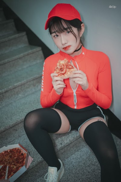 DJAWA Photo – Sonson (손손) Pizza Girl