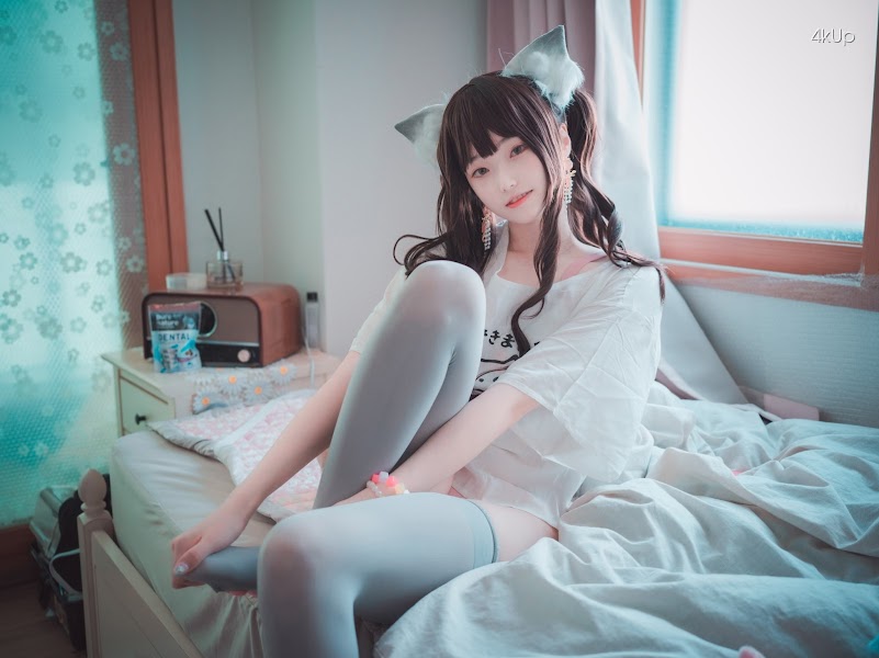 DJAWA Photo – Bambi (밤비) The cat I picked up turned into a girl