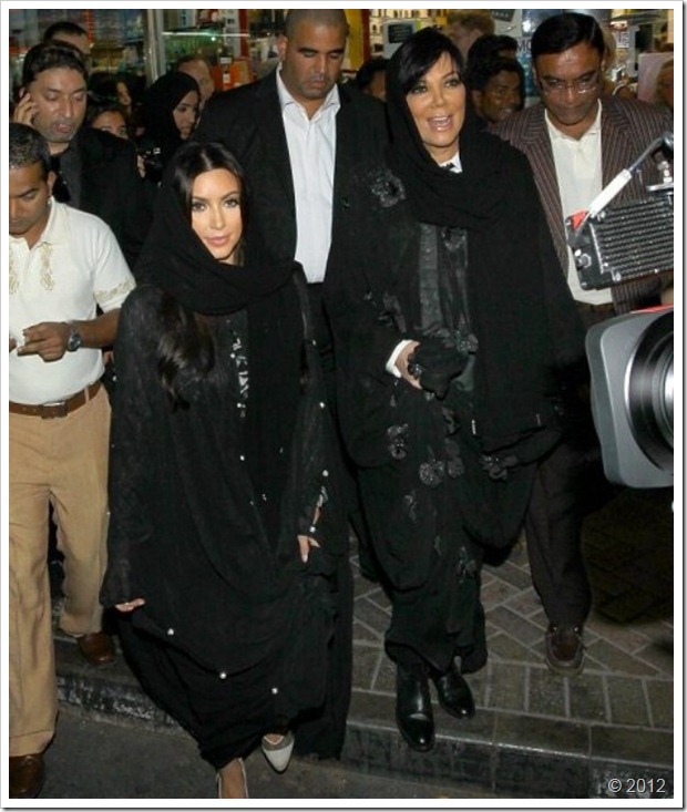 Kim Kardishan Wearing Abaya In Dubai6
