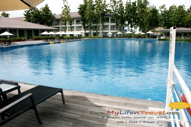 Four points by sheraton swimming pool