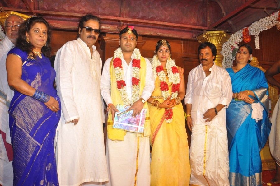 [jyothi-krishna-and-aishwarya-wedding-pics%255B2%255D.jpg]