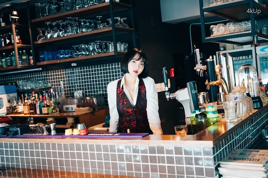 [Loozy] Son Ye-Eun (손예은) Tainted Love Bar