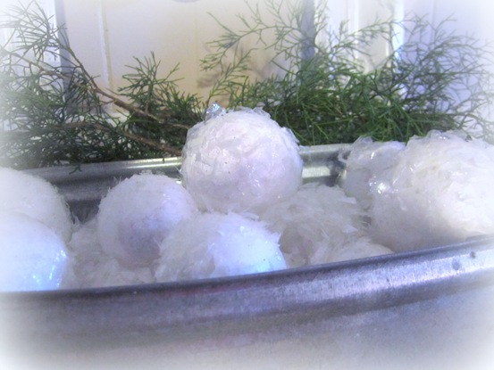 DIY Faux Snowballs {Krafty Kat}