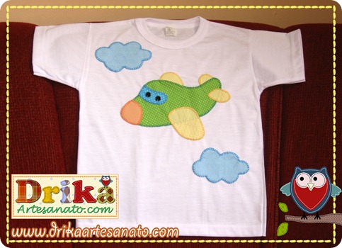 Camiseta Decorada com Avião em Patch Aplique Camiseta Decorada com Avião em Patch Aplique