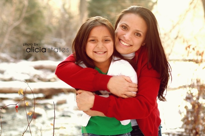 [alicia-states-photography-mother-daughter-snow-river-%2520025-3%252B%255B3%255D.jpg]