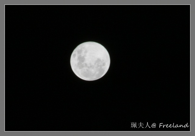 [moon%255B3%255D.jpg]