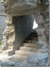 Escaleras de subida a la planta noble del palacio de Tiebas