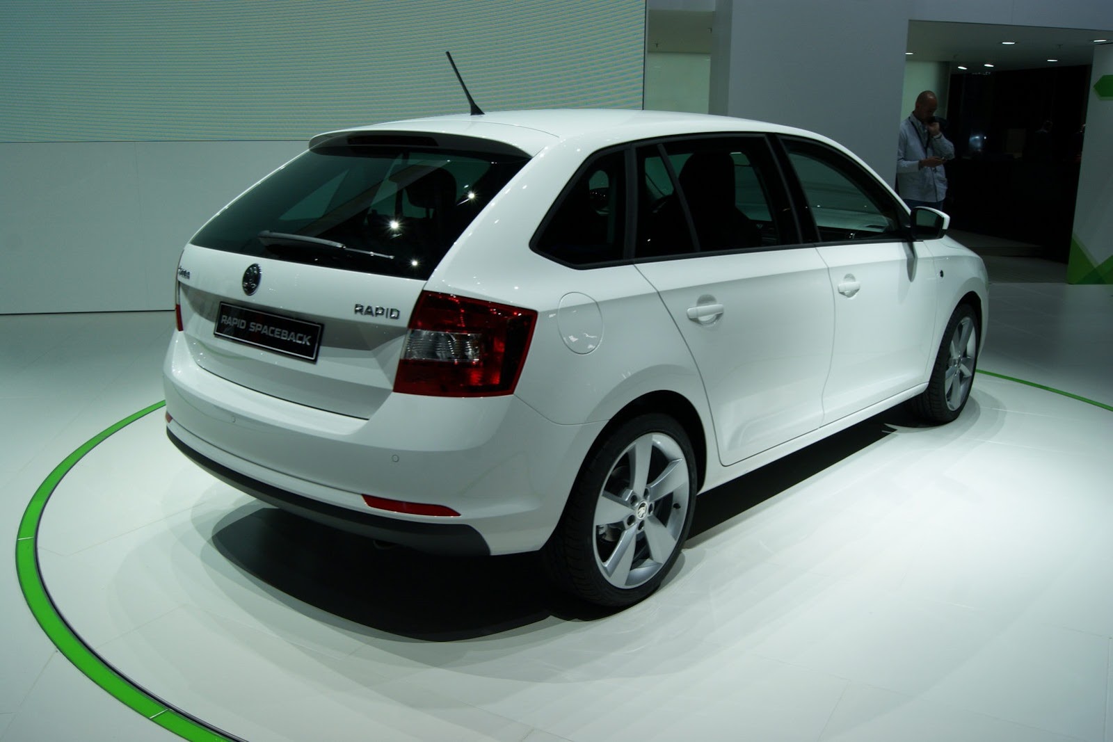 [2014-Skoda-Rapid-Sportback-10%255B2%255D.jpg]