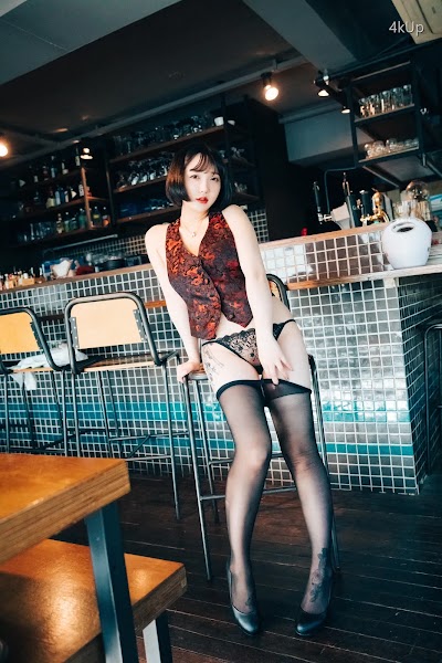 [Loozy] Son Ye-Eun (손예은) Tainted Love Bar