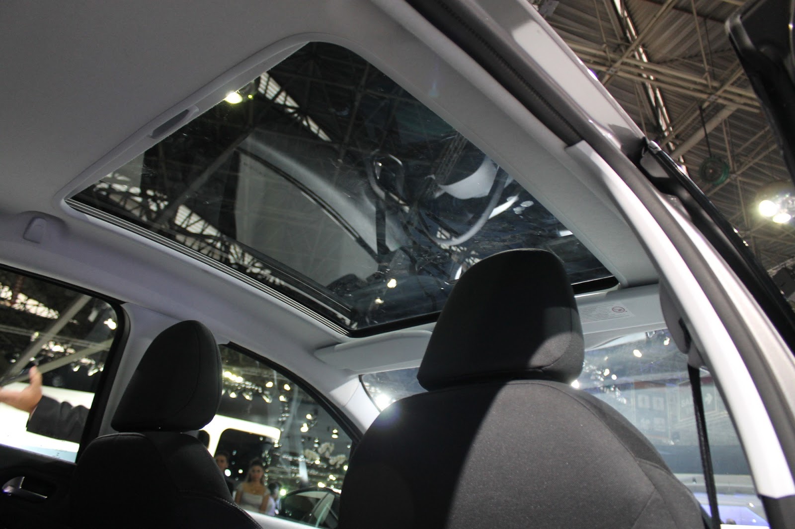 [Peugeot%2520208%2520%25287%2529%255B3%255D.jpg]