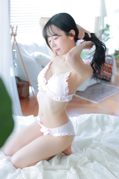 쏘블리 (@leeesovely) Housekeeper 2-1 Photo Set Collection