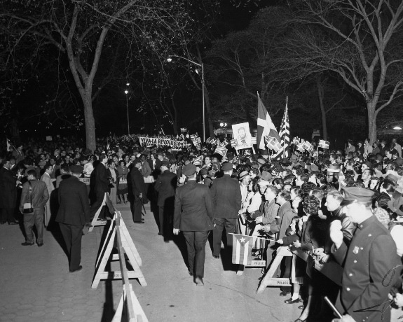 [fidel-castro-visits-central-park-195%255B2%255D.jpg]