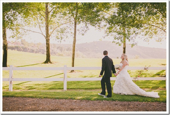 strawberry-farms-wedding-photos-blogger-boquet-white-bride-groom--backyard-nature