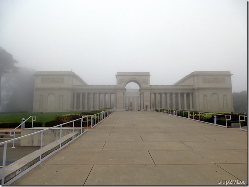 Oct 22, 2013: Legion of Honor art museum on a very foggy morning