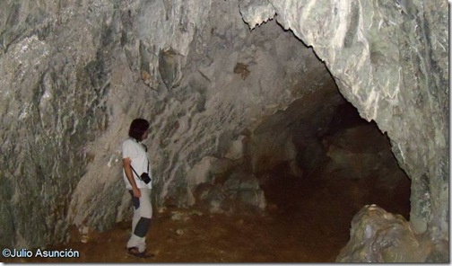 Interior de la cueva de Mauletxe - Abaurrea Alta