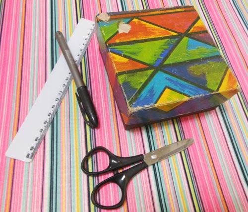 Customizando caixa decorativa com feltro adesivo