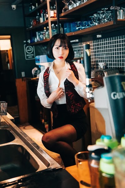 [Loozy] Son Ye-Eun (손예은) Tainted Love Bar