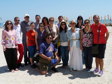 Litoral Romania: grup bloggeri pe plaja