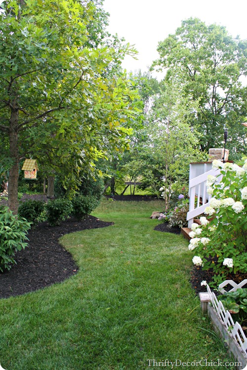 curved mulch beds