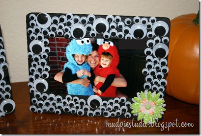 Googly Eye Halloween Frame by mudpiereviews.blogspot.com