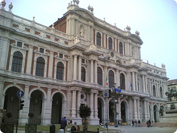 Piamonte Torino-Palazzo_Carignano-jpg
