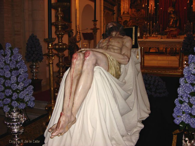 Besapie del C. de la caridad. H. de Santa Marta. 29-3-2009. Sevilla