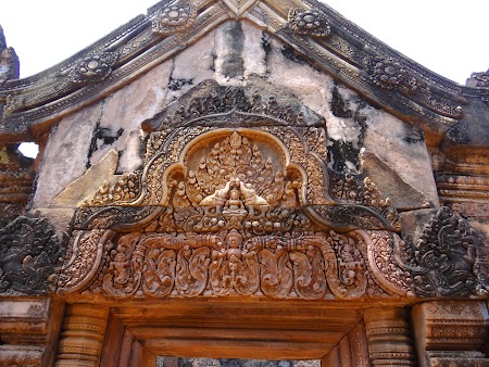 06. Sculpturi khmere.JPG