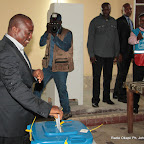 Le président de la RDC Kabila Kabange, candidat à sa succession, vote le 28/11/2011 à l’athénée de la Gombe à Kinshasa. Radio Okapi/ Ph. John Bompengo