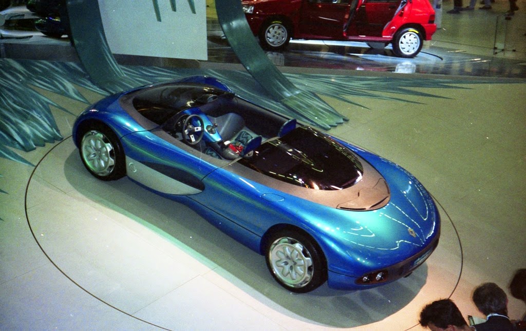 [1990.10.09-093.01-Renault-Laguna4.jpg]