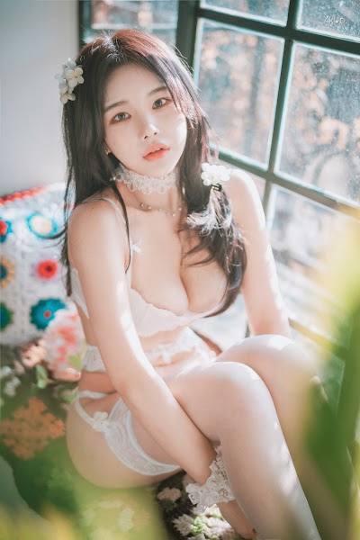 DJAWA Photo – Zzyuri (쮸리) Alluring White