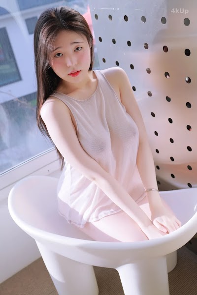 Yeon Woo (연우) See Through