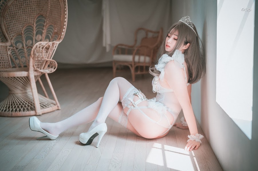 DJAWA Photo – Bambi (밤비) – “Reine de Blanc (B-side)”