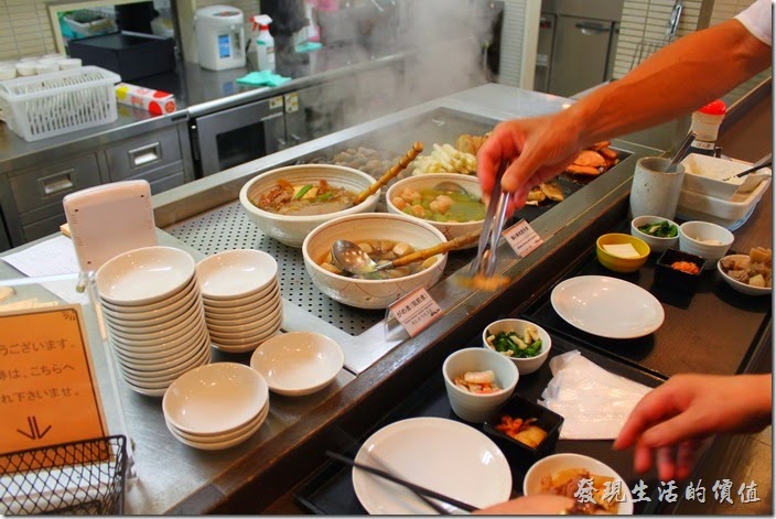 【博多祇園Hotel東名inn】的早餐，這裡有各種的煮物可供挑選。