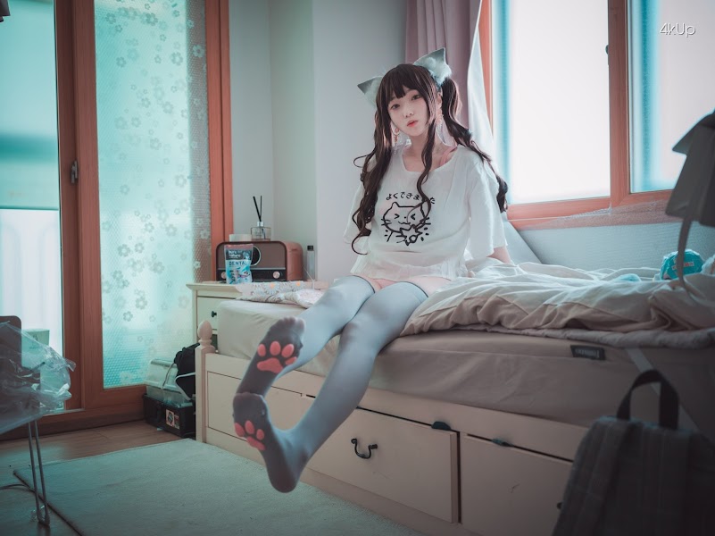 DJAWA Photo – Bambi (밤비) The cat I picked up turned into a girl