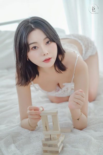 SAINT Photolife – Yuna (유나) No.32 Jenga