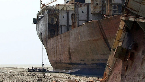 Chittagong Ship Breaking Yard | Amusing Planet