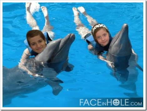 María e María Luisa con golfiños