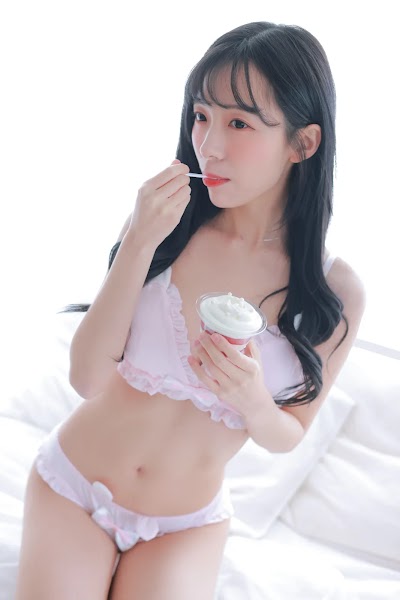 쏘블리 (@leeesovely) Housekeeper 2-1 Photo Set Collection