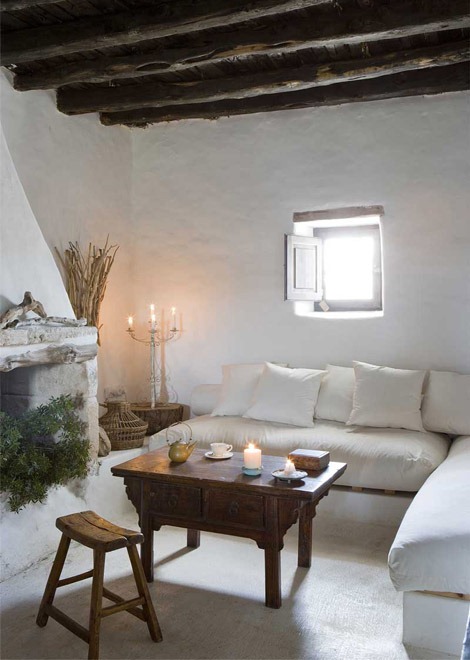 [mediterranean-style-fireplace-living.jpg]